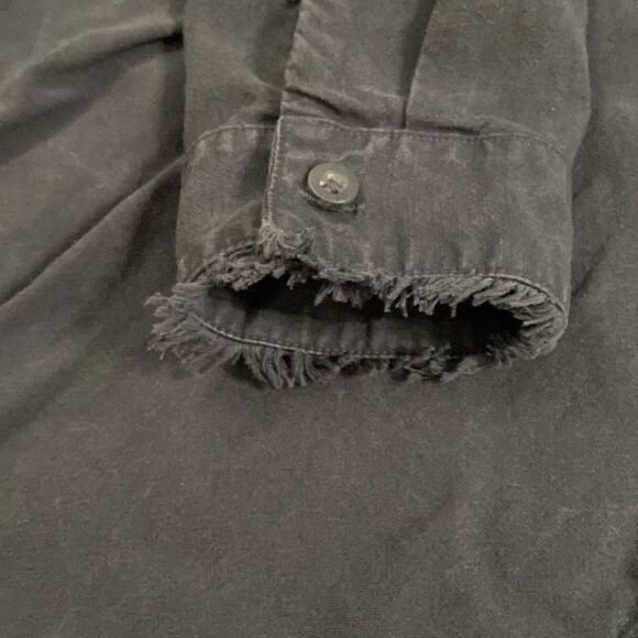 Anthropologie’s Cloth and Stone Navy Button Up Shirt size Medium - Picture 4 of 9